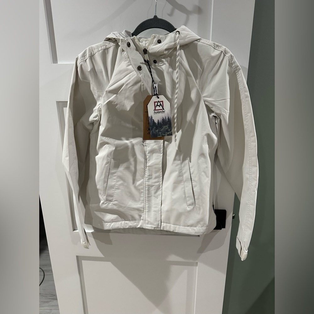 Avalanche White Ski Jacket with Hood and Water-Resistant Material